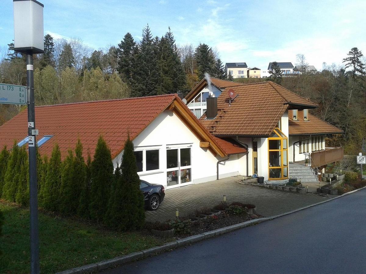 Dzt-Schwarzwaldhotel Garni Unterkirnach ภายนอก รูปภาพ